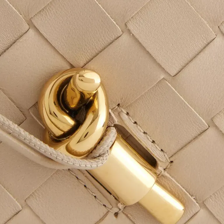 Andiamo Leather Wallet-on-Chain handle