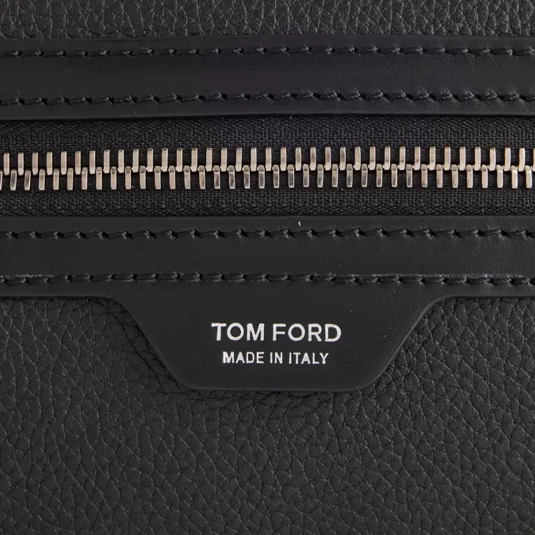 Branded Zipped Leather Wash Bag zipper