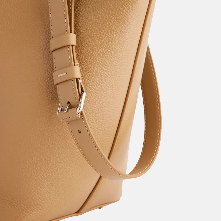 Dress-Age Medium brown Leather Tote Bag handle
