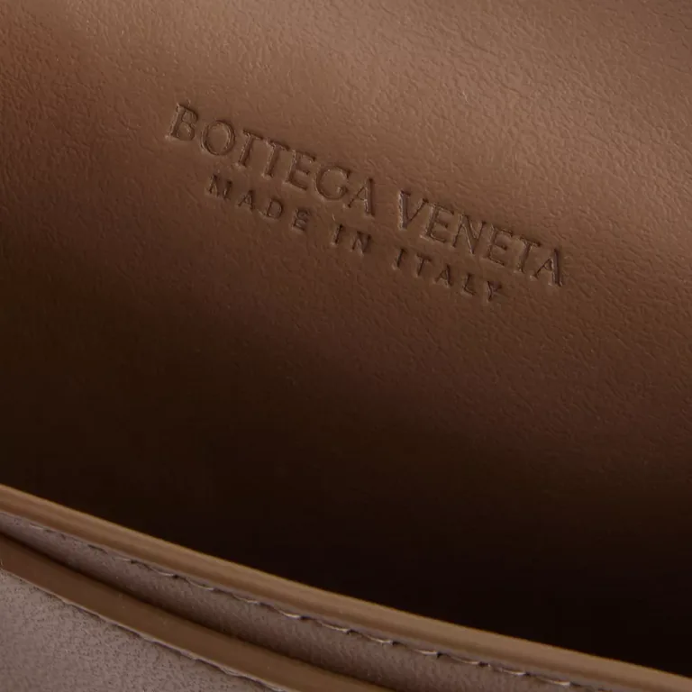 Intrecciato Business leather card holder close