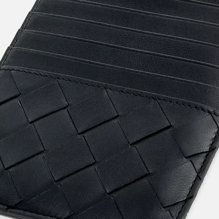 Intrecciato leather card holder close
