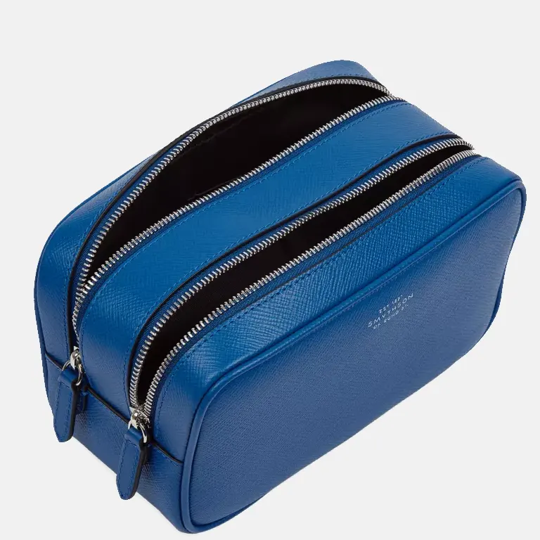 Panama Double Leather Washbag open