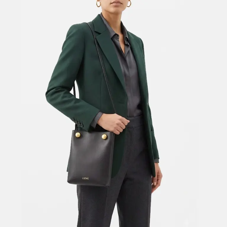 Pebble branded leather cross-body pouch model