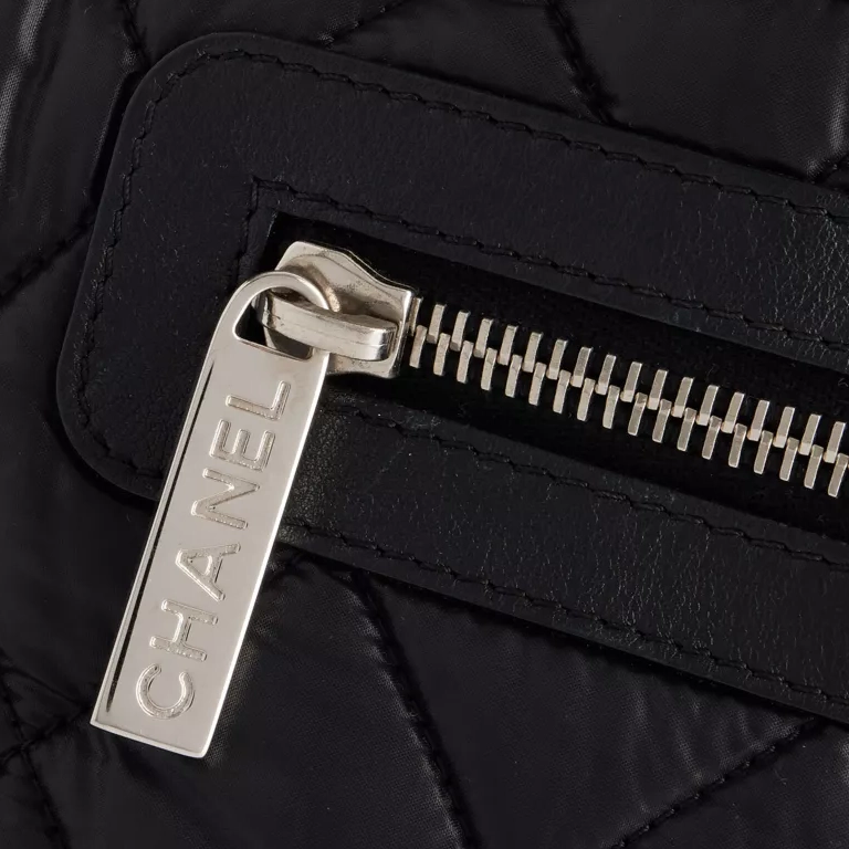 Pre-Loved Chanel Small Coco Cocoon Woven Tote Bag zipper