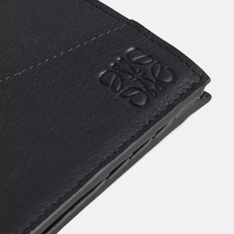 Puzzle Edge leather wallet close