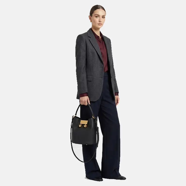 Trunkeroo Bucket Leather Shoulder Bag model