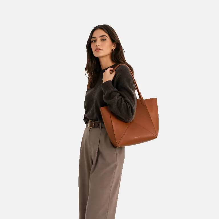 Victoria Leather Tote Bag model