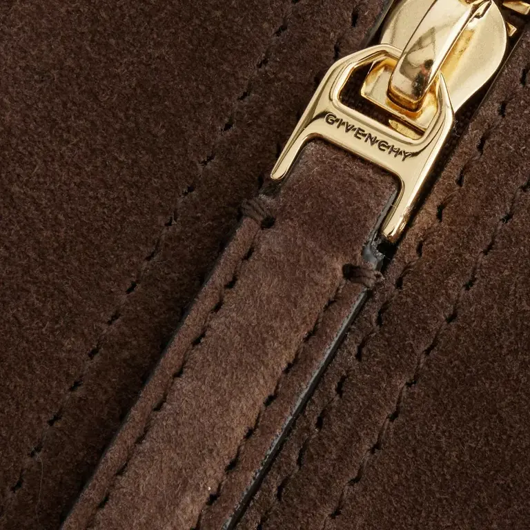 Antigona East-West Leather Shoulder Bag zip